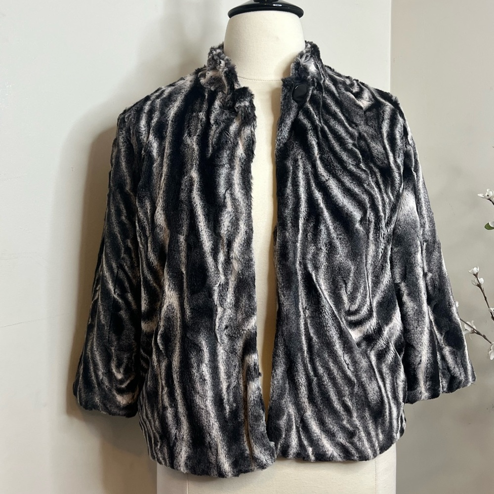 Beautiful vintage striped faux fur blazer size 12P